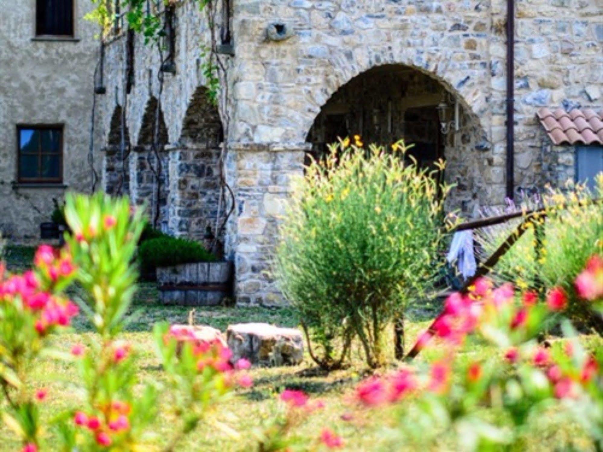 Hotel Podere Conti Filattiera Zewnętrze zdjęcie