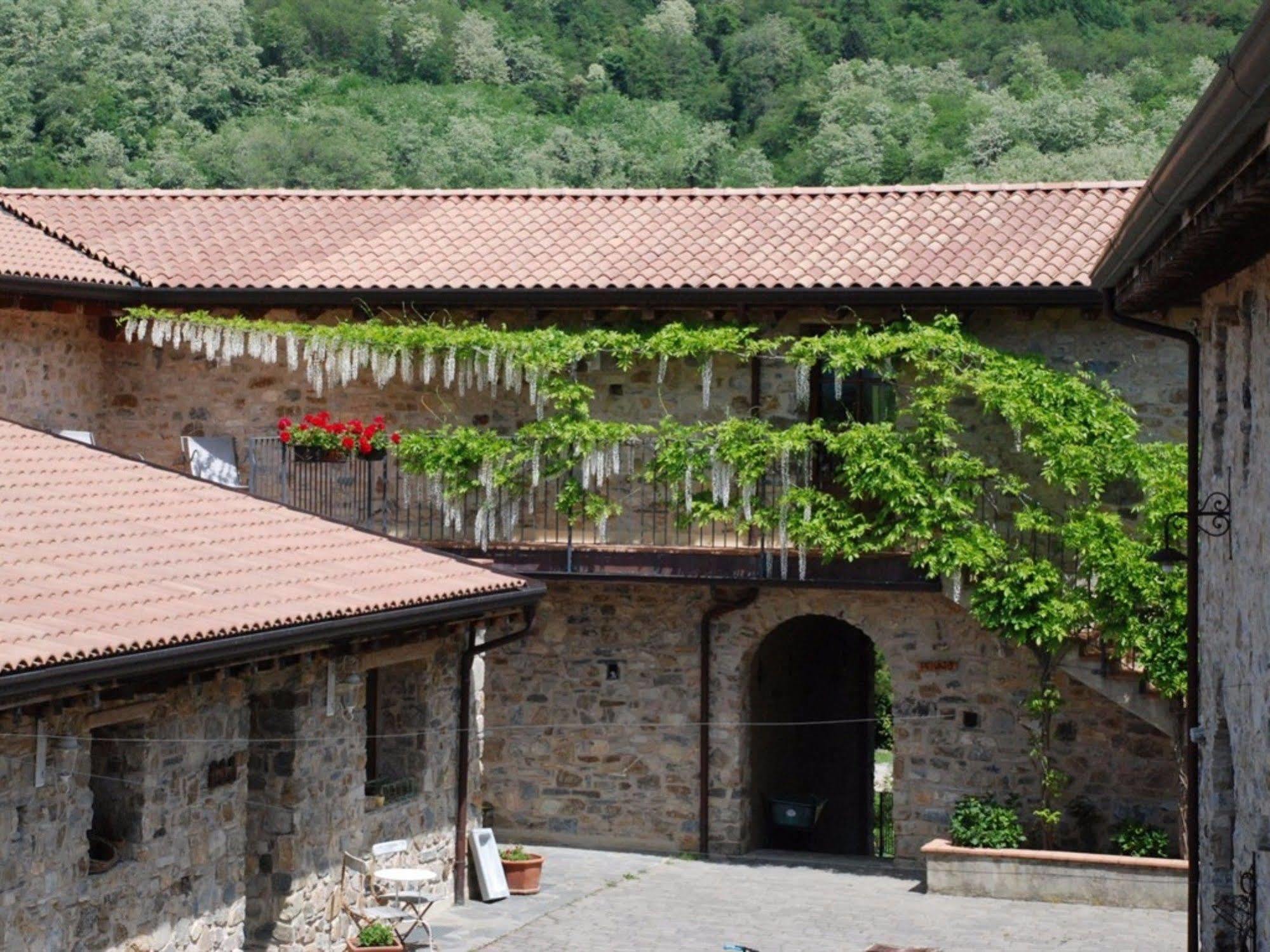 Hotel Podere Conti Filattiera Zewnętrze zdjęcie